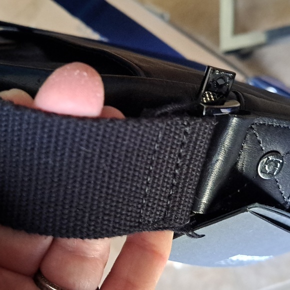 🌏Kenneth Cole🌏 - Picture 13 of 13